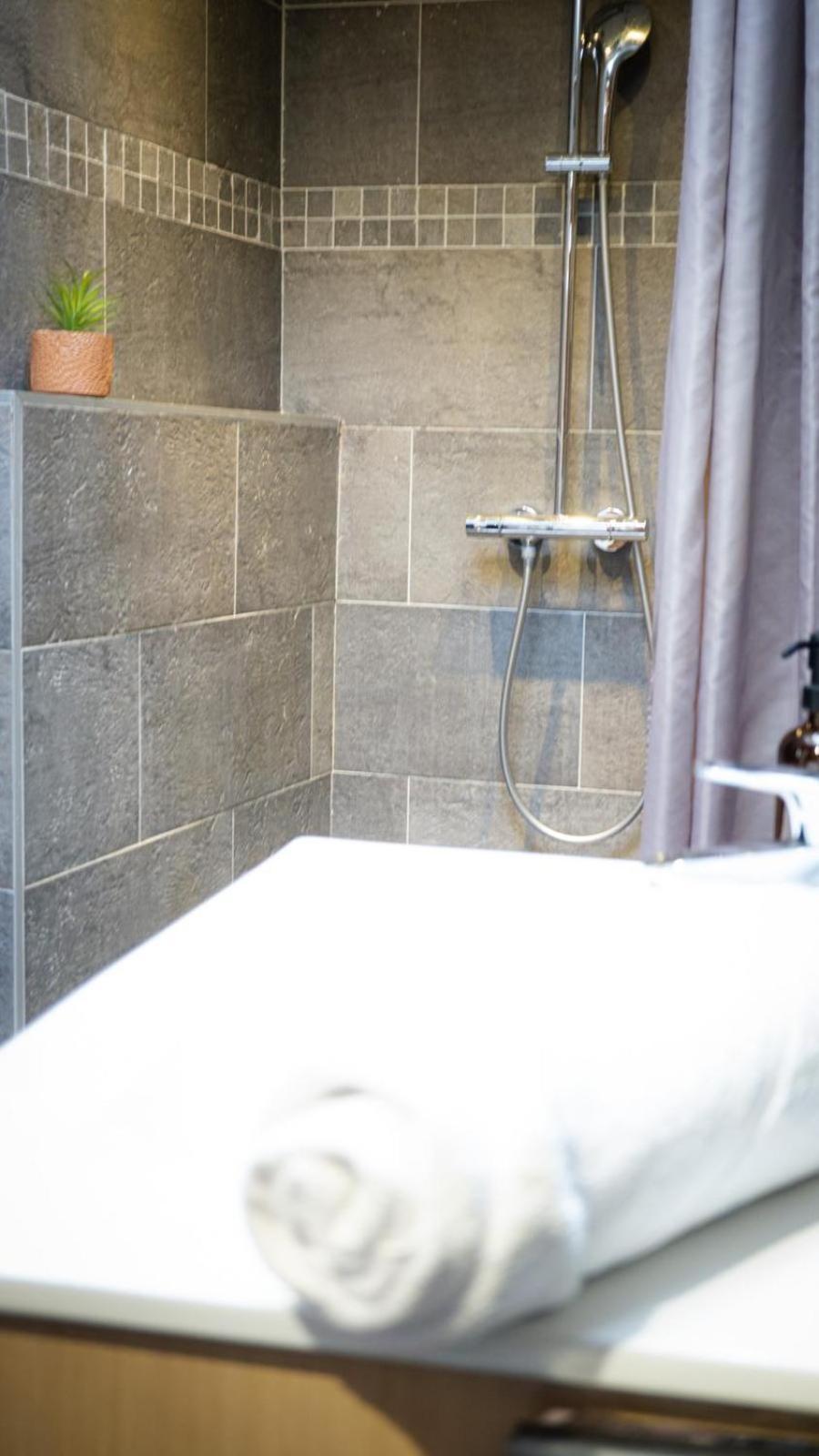 Suit'Home Commerce Angers Bagian luar foto
